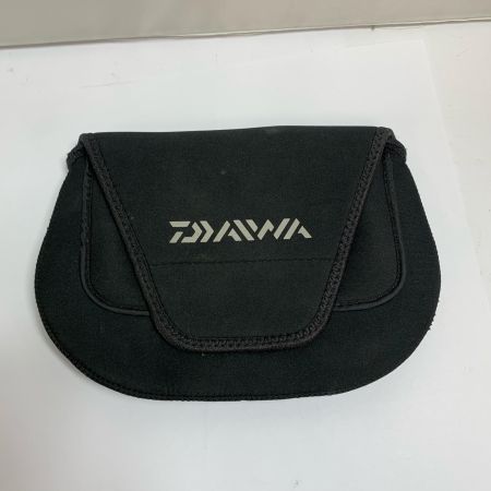  DAIWA ダイワ 15ソルティガ 5000H 　スピニングリール　ポーチ付 059557