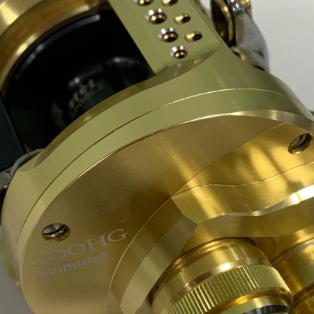  SHIMANO シマノ 21カルカッタコンクエスト200HG 箱、ポーチ、取説付　ハンドルノブキャップにキズ有 04238