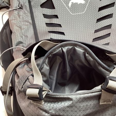  SIMMS フライウェイト・バックパック