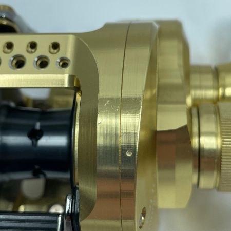 SHIMANO シマノ ベイトリール 21カルカッタコンクエスト 200HG 04238