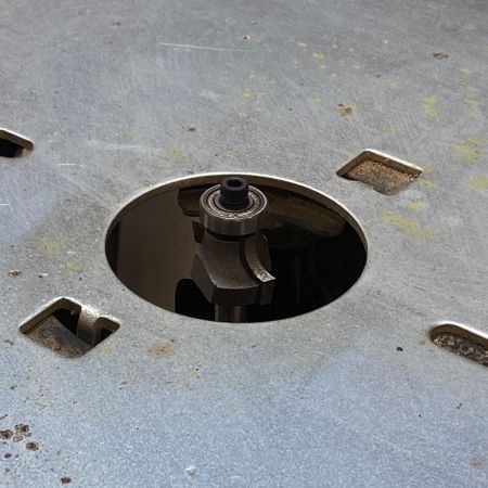  HITACHI 日立  ルーター　スタンド台付き M 8 グリーン