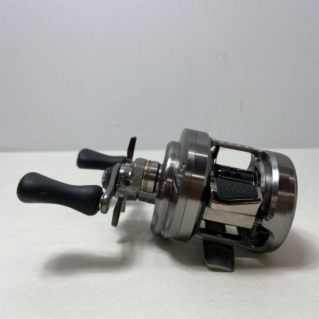ΨΨ SHIMANO シマノ ベイトリール　17カルカッタコンクエストBFS HG 　箱付き 03676