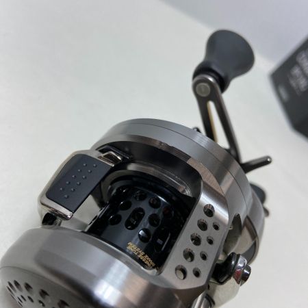 ΨΨ SHIMANO シマノ ベイトリール　17カルカッタコンクエストBFS HG 　箱付き 03676