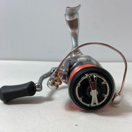 ΨΨ SHIMANO シマノ スピニングリール　15ストラディックC2000HGS　本体のみ　　 03409