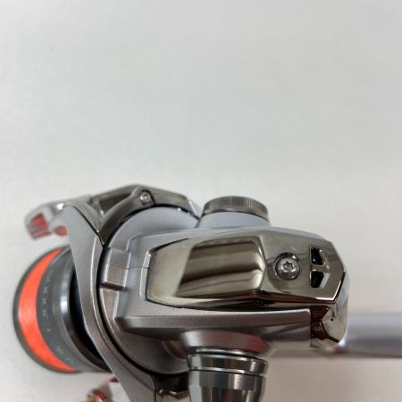 ΨΨ SHIMANO シマノ スピニングリール　15ストラディックC2000HGS　本体のみ　　 03409