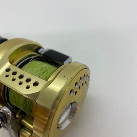 ΨΨ SHIMANO シマノ ベイトリール　15カルカッタコンクエスト 200HG 　箱付 03439