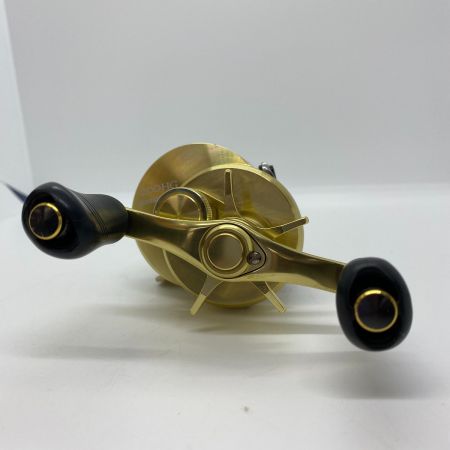 ΨΨ SHIMANO シマノ ベイトリール　15カルカッタコンクエスト 200HG 　箱付 03439