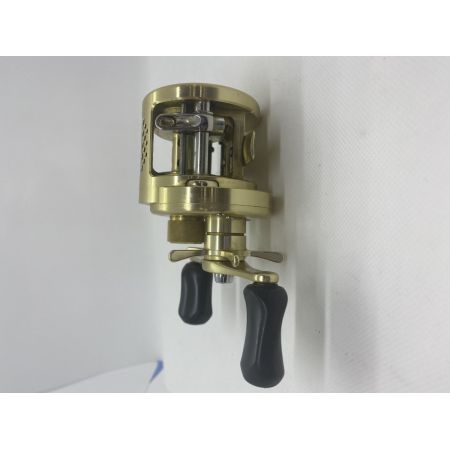 ΨΨ SHIMANO シマノ ベイトリール　カルカッタコンクエスト20　箱付 RH440