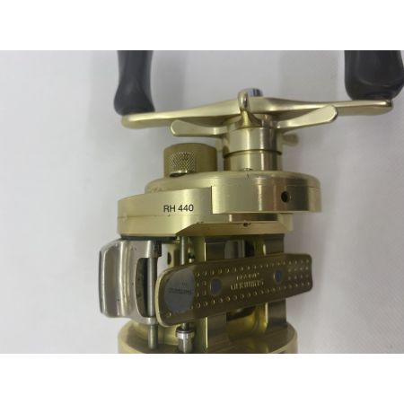 ΨΨ SHIMANO シマノ ベイトリール　カルカッタコンクエスト20　箱付 RH440