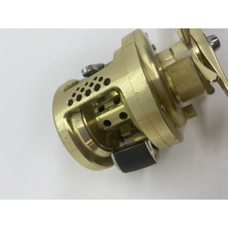 ΨΨ SHIMANO シマノ ベイトリール　カルカッタコンクエスト20　箱付 RH440