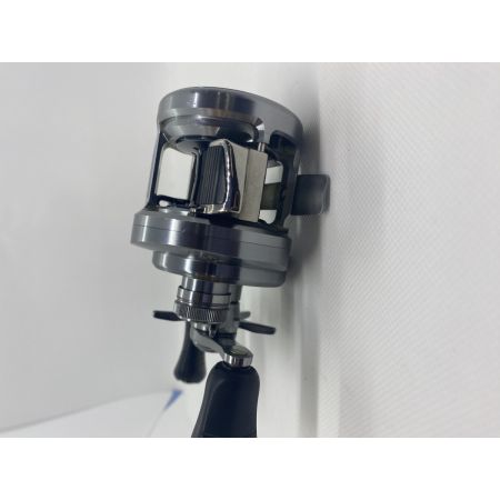 ΨΨ SHIMANO シマノ ベイトリール　19CALCUTTA DC201　箱付 03979
