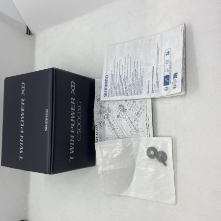 ΨΨ SHIMANO シマノ スピニングリール　25ツインパワーXD C5000XG 箱付 ゴメクサススタンド 047939
