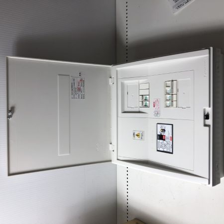 €€ Panasonic パナソニック コスモパネル　コンパクト21(住宅分電盤　露出・半埋込両用形) BQE8210549