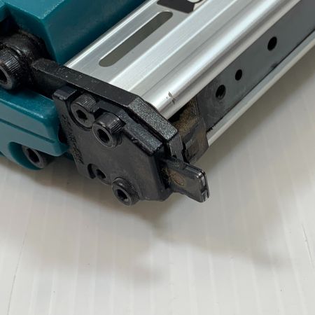  MAKITA マキタ 工具関連用品 タッカ コードレス式 14.4v 13840 ST420D グリーン