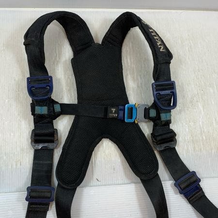  TITAN 工具関連用品 フルハーネス型安全帯 Mサイズ PAHN-10A ブラック