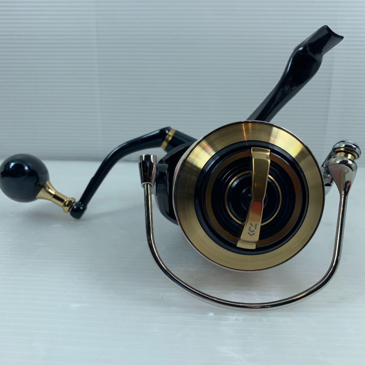 中古】 DAIWA ダイワ スピニングリール 美品 箱・取説付 20ソルティガ