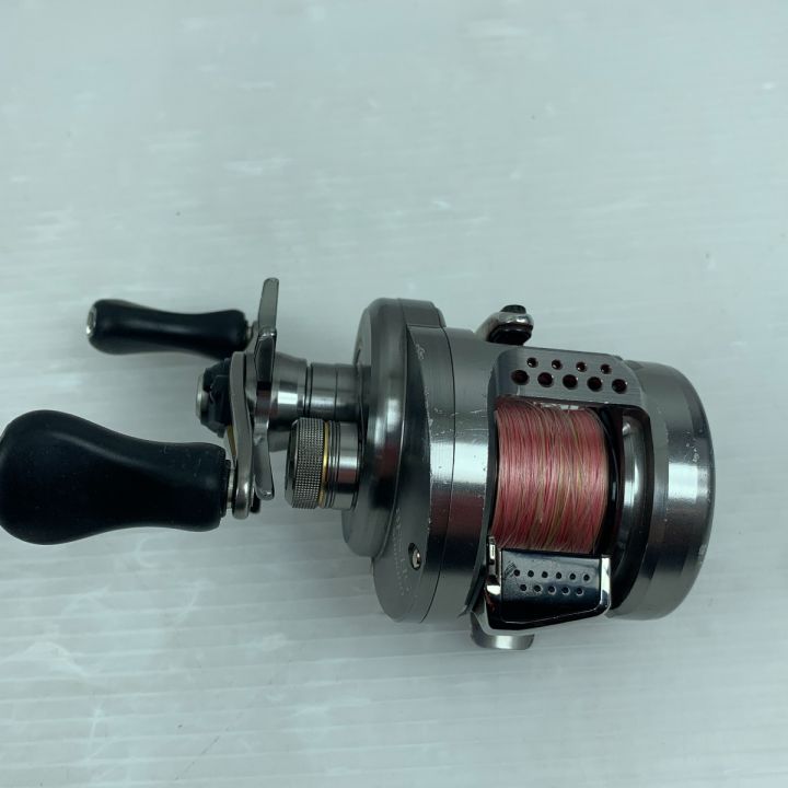 中古】 SHIMANO シマノ ベイトリール キズ有 17カルカッタコンクエスト ...