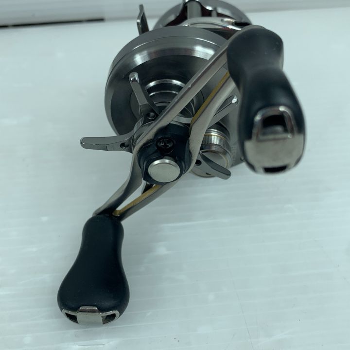 中古】 SHIMANO シマノ ベイトリール キズ有 17カルカッタコンクエスト ...