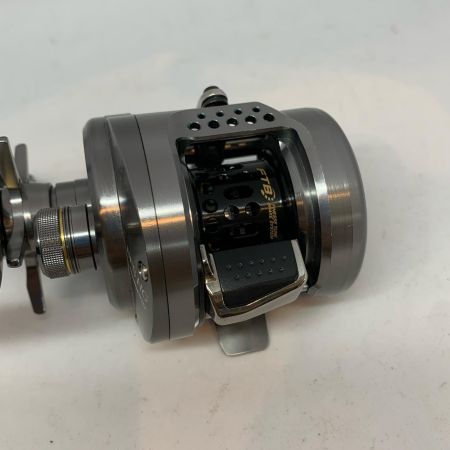  SHIMANO シマノ ベイトリール  17カルカッタコンクエスト BFS XG  シュルシュル音あり 03676