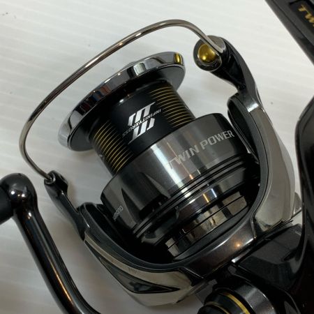  SHIMANO シマノ スピニングリール  24ツインパワー C3000XG 箱付 046826