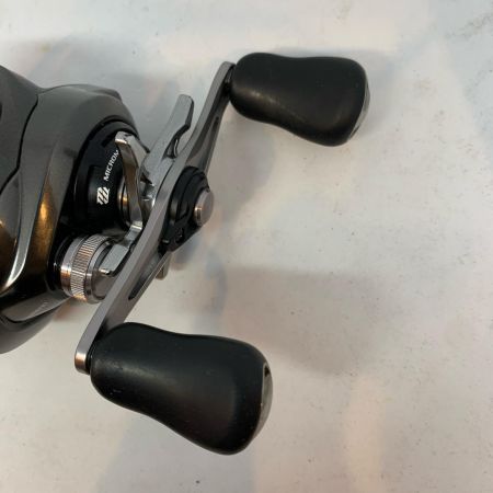  SHIMANO シマノ ベイトリール  美品  20メタニウム 右ハンドル 04112