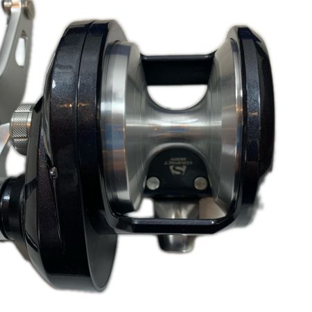  SHIMANO シマノ ベイトリール 美品  箱付 トリウム2000HG 04220