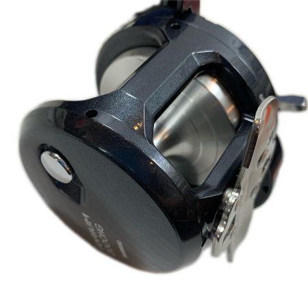  SHIMANO シマノ ベイトリール 美品  箱付 トリウム2000HG 04220