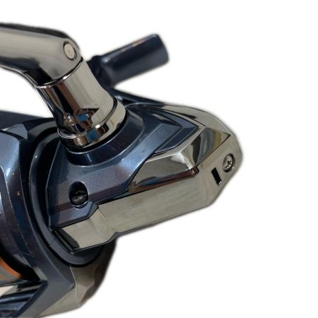  SHIMANO シマノ スピニングリール  ナスキ- C3000HG-D  048141