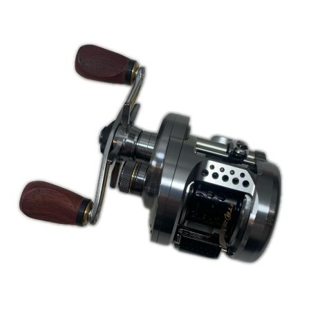  SHIMANO シマノ ベイトリール  美品  箱付 17カルカッタコンクエスト BES HG レフトハンドル 03676