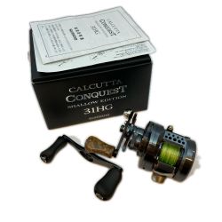 ττ SHIMANO シマノ ベイトリール  24カルカッタコンクエスト シャローエディション 31HG キズ有 NSクラフトハンドル、ハンドルノブ花梨 046741 Bランク
