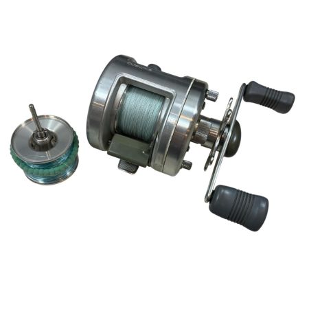 SHIMANO シマノ ベイトリール  キズ有 程度B カルカッタ200 RH332