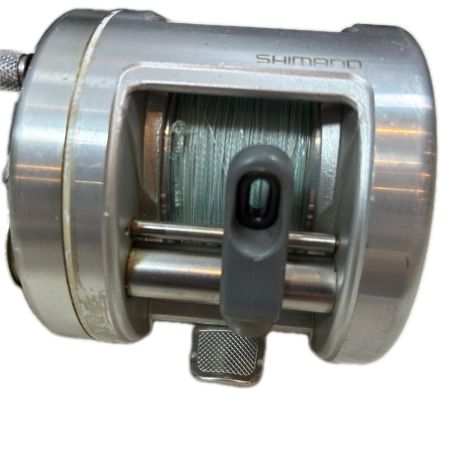 SHIMANO シマノ ベイトリール  キズ有 程度B カルカッタ200 RH332