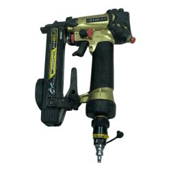 ◇◇ HITACHI 日立 高圧タッカ 本体のみ 高圧 N2510HMB カーキ Cランク