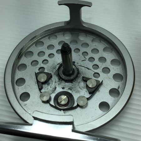  ufmウエダ CANTATA カンタータ 2300 フライリール