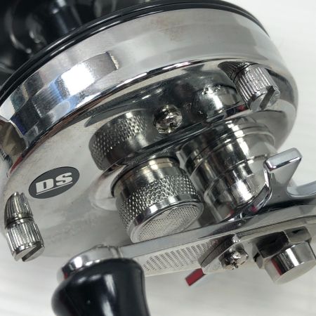  ABU×ディスプラウト ベイトリール アンバサダー5500CS ロケット ミラークローム