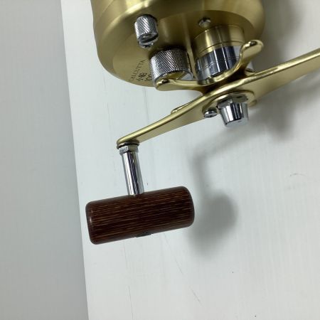 SHIMANO シマノ ベイトリール カルカッタ小船1000 RF301