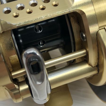  SHIMANO シマノ ベイトリール 15カルカッタコンクエスト 201HG 03440