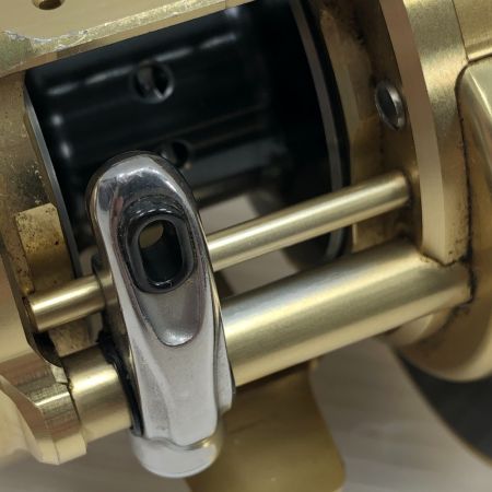  SHIMANO シマノ ベイトリール 15カルカッタコンクエスト 201HG 03440