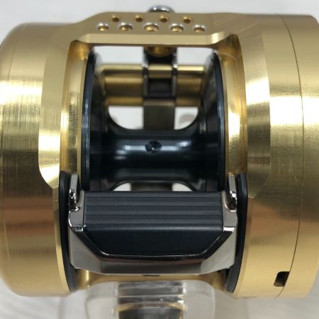  SHIMANO シマノ ベイトリール 23カルカッタコンクエストMD 300XGLH 045935