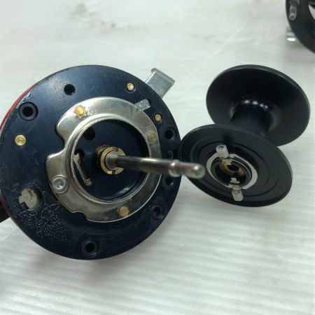  Abu Garcia アブガルシア ベイトリール アンバサダー5000B #レッド