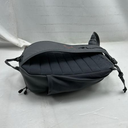 SIMMS シムス フィッシングバッグ トリビュータリースリングパック