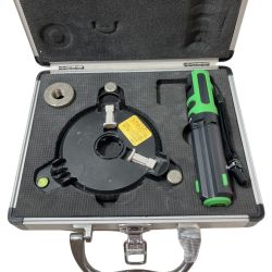 ЗЗ Panasonic パナソニック 赤色レーザー レーザー墨出し器 墨出し名人　ケース付 BTL1100G グリーン Cランク