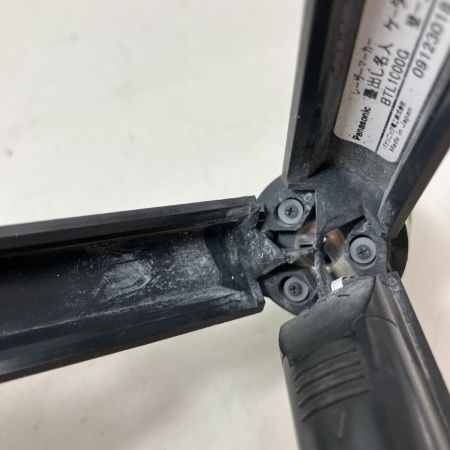 ЗЗ Panasonic パナソニック 赤色レーザー レーザー墨出し器 墨出し名人　ケース付 BTL1000G グリーン