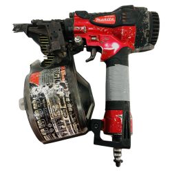 ЗЗ MAKITA マキタ 65mm 高圧 エア釘打ち機 ケース付 AN610H レッド Cランク