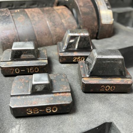 ЗЗ CACTUS 14.4v コードレス圧着工具 バッテリーx２ 充電器 ダイス各種 ケース付 EV-250L ネイビー×ブラック