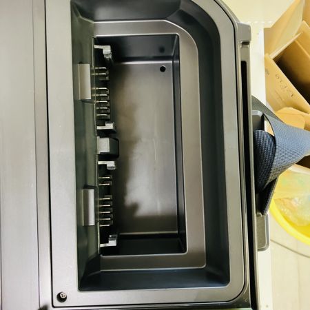 ЗЗ HiKOKI ハイコーキ 14.4v/18v 25L コードレス保冷温庫 ACアダプタ DCアダプタ付 UL18DB オリーブ