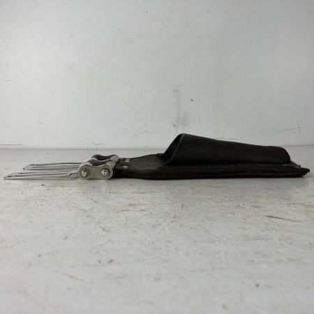 ЗЗ KNICKS 工具差し 分離タイプSUSベルトループ(SUS-15-2) チェーン金具付 本体型番不明 ブラウン×シルバー