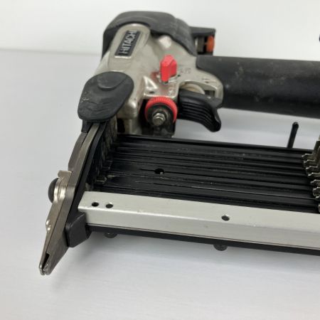 ЗЗ HITACHI 日立 55m 常圧 ピン釘打機 ケース付 NP55M グレー
