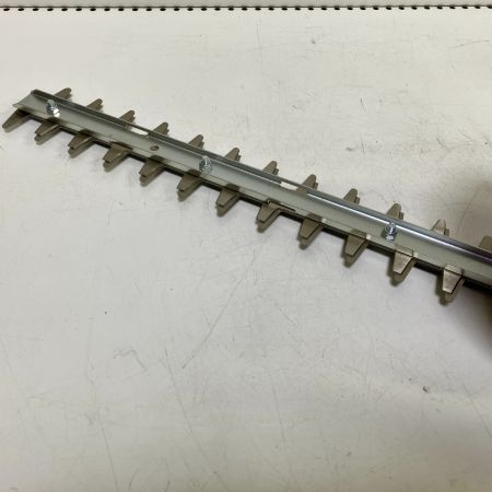 ЗЗ MAKITA マキタ 350mm 10.8V 充電式生垣バリカン 充電器 バッテリー×1 外箱付 MUH353D ホワイト×グリーン