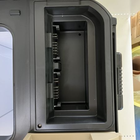 ЗЗ HiKOKI ハイコーキ 14.4v/18v 25L コードレス冷温庫 ACアダプタ DCアダプタ付 UL18DC ベージュ